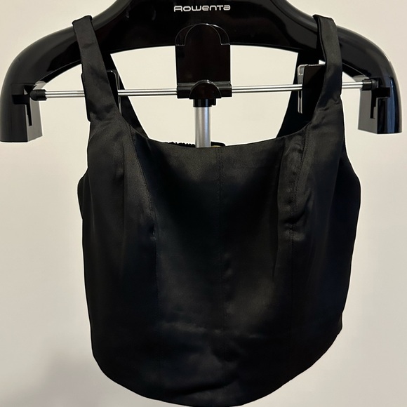 House of Harlow Black Satin Crop Top - Picture 1 of 4